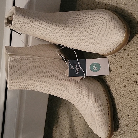 White Target boots - Picture 3 of 4